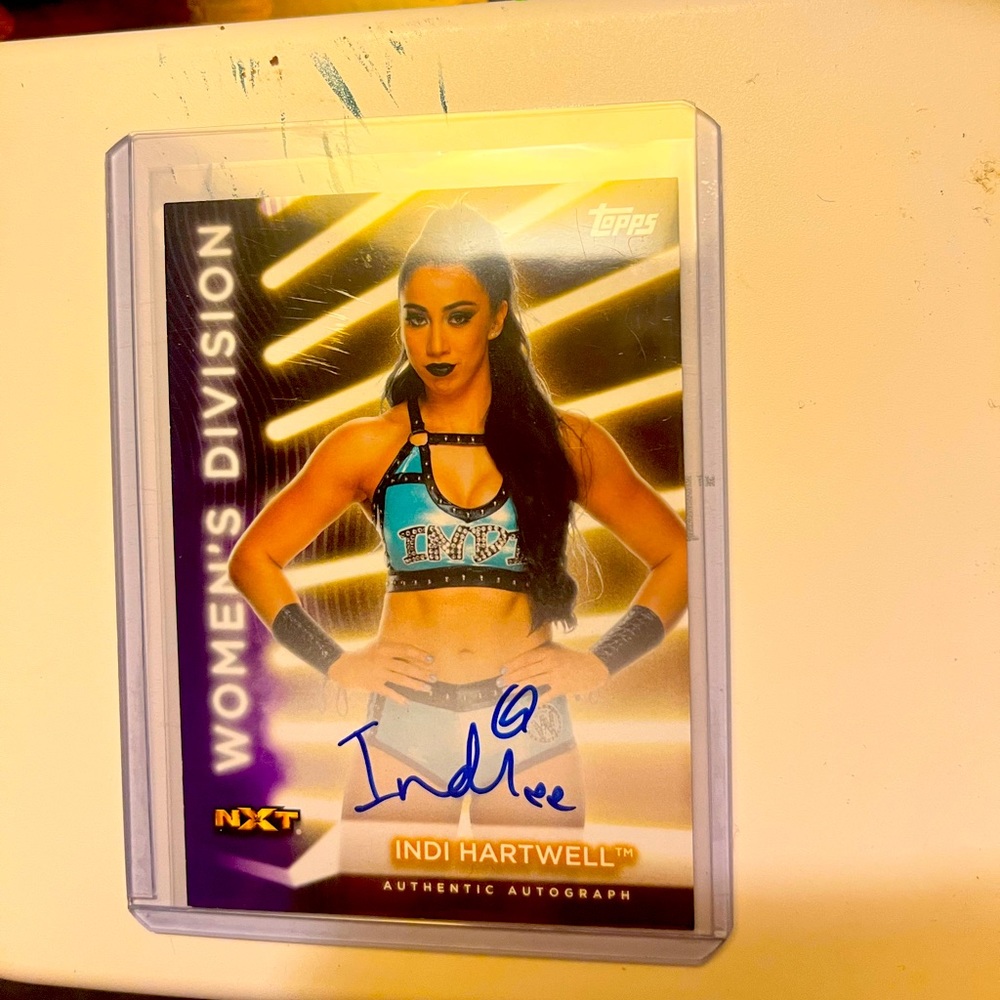 Indi Hartwell autograph card